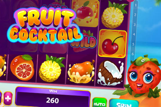 Pantalla del modo bonus de Fruit Cocktail con giros gratis activados y multiplicadores visibles
